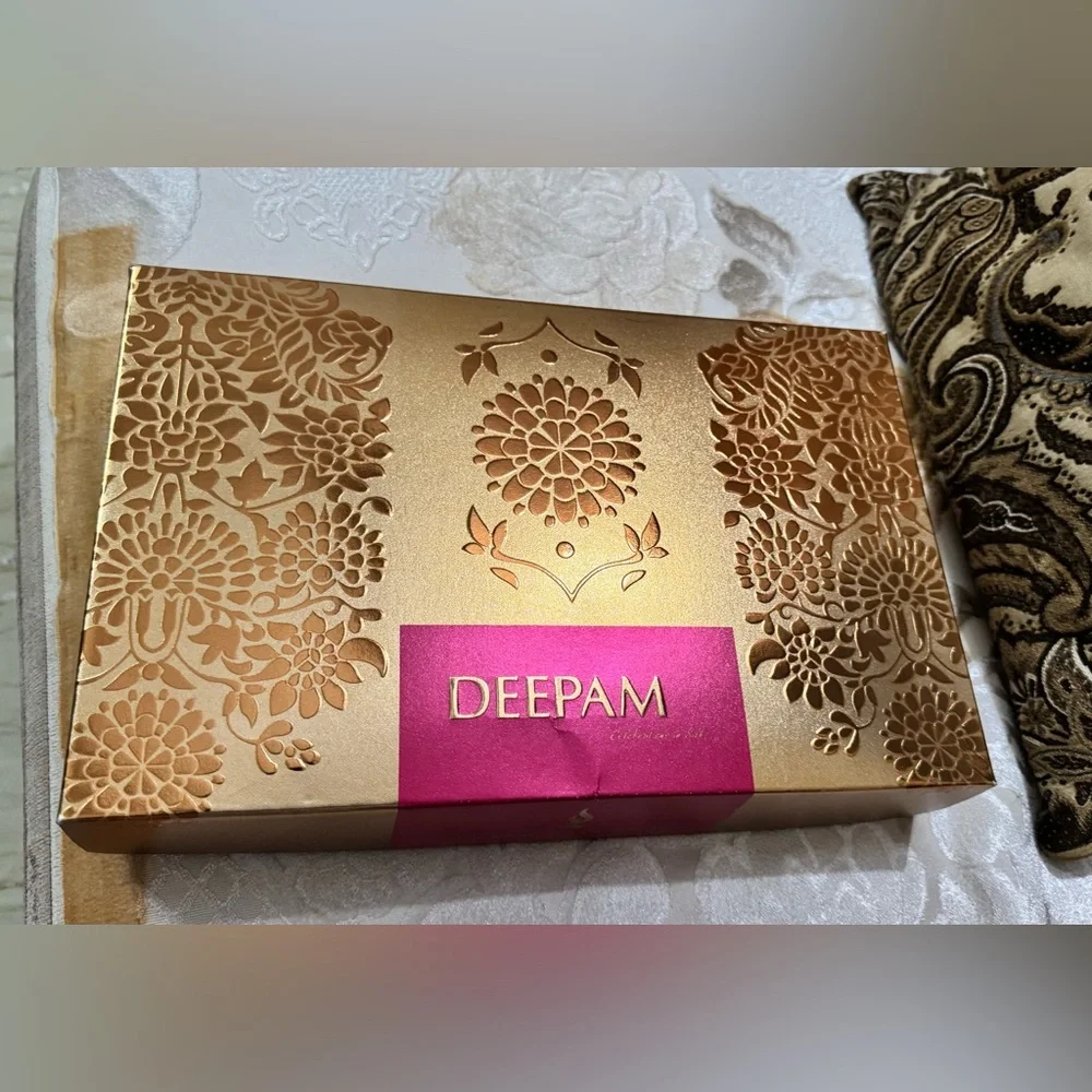 Stunning Pink/Peach and Gold Handwoven Kanjeevaram Silk and Pure Zari Saree - Picture 16 of 16